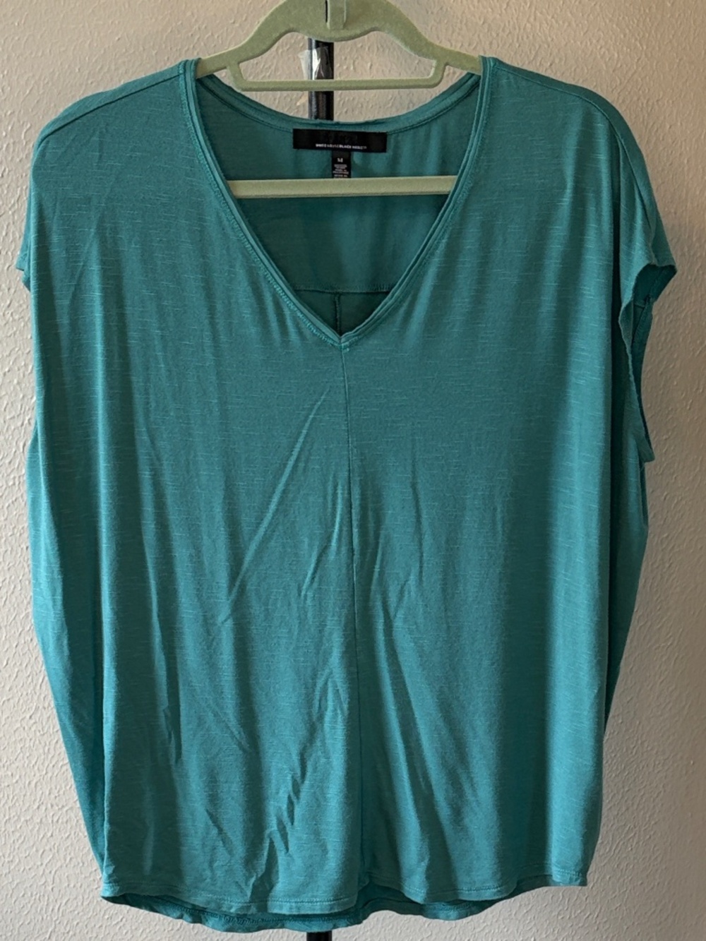 White House Black Market Jetsetter T-shirt - Green V-neck Top - Size Medium - Picture 2 of 6